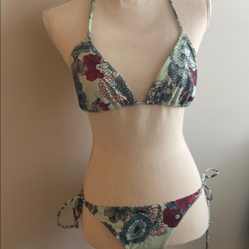 RipCurl floral triangle top string bikini.